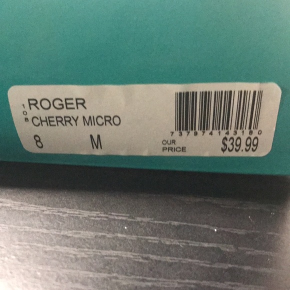 Y•Not?, cherry red faux suede 3.5 inch heels size 8M - Picture 12 of 12